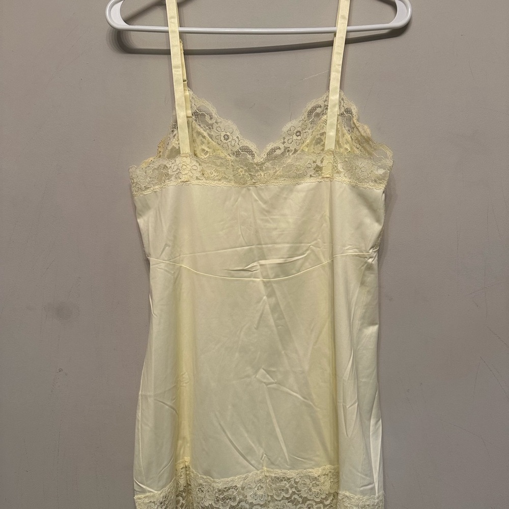 True Vintage (50’s/60’s) Confection by Maidenform Cream Lace Slip Size 36 - Picture 8 of 8